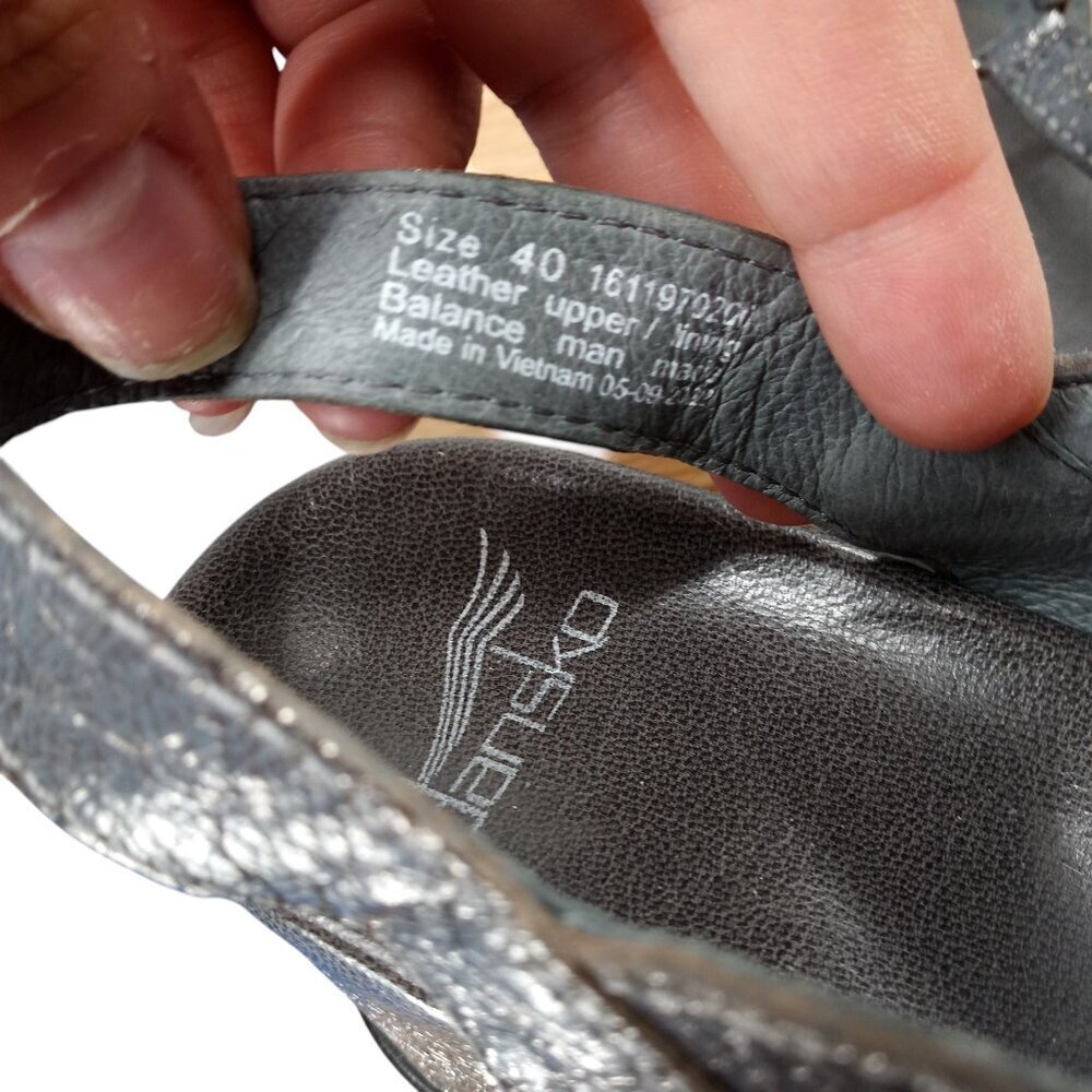 Dansko Addyson Pewter Leather Strappy Wedge Sandals Size 40 US 9.5-10 Metallic - Picture 13 of 13